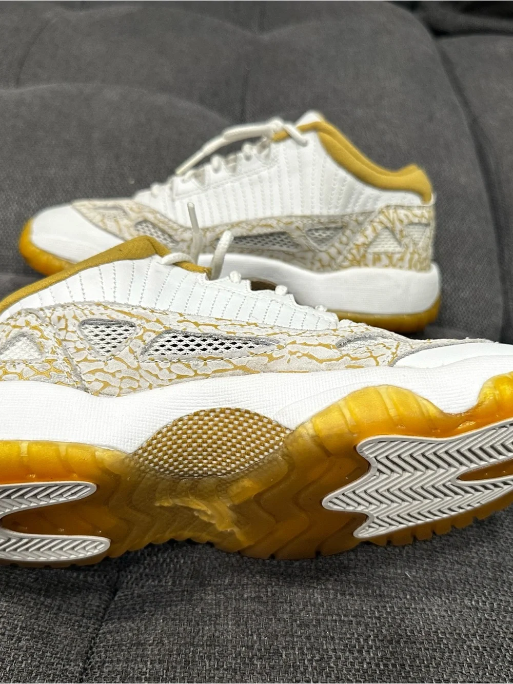 Jordan Retro Classic Boys Size 5  White and Yellow Low-Top Sneakers